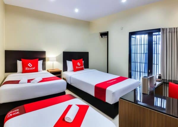 RedDoorz Plus Near Johnson and Johnson Paranaque