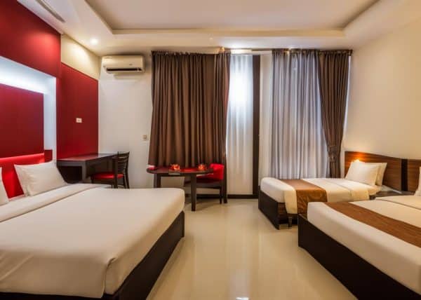 RedDoorz near Bambang Station